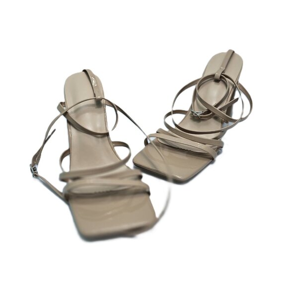 Women's Strappy Apricot Chunky Heels with Square Toe. Size 8 - Picture 4 of 9